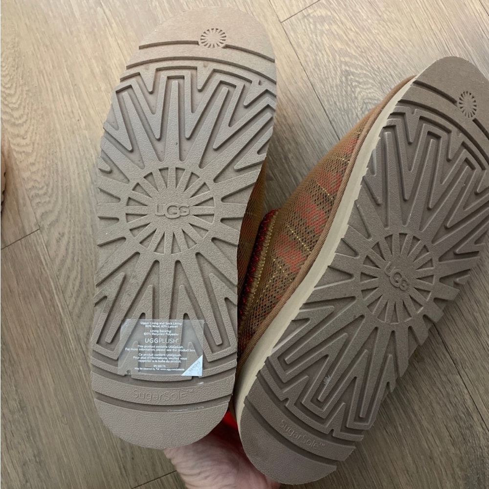 UGG Tazz Maxi Tasman Slippers with Red Stitching - Picture 4 of 4